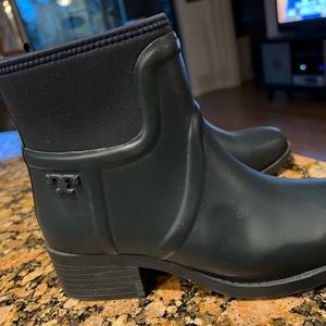 Navy blue Tory Burch rain boots size 7
